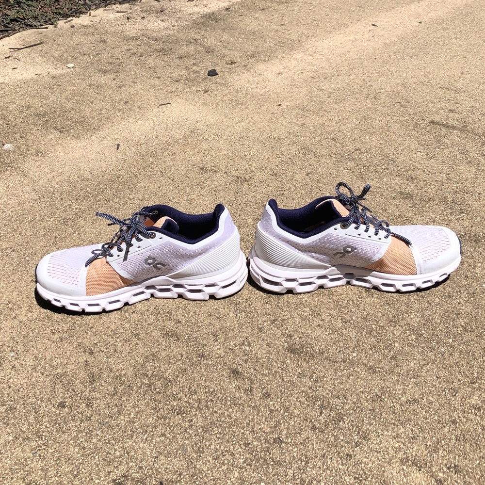 OnCloud CloudStratus Womens Shoes - Picture 9 of 10